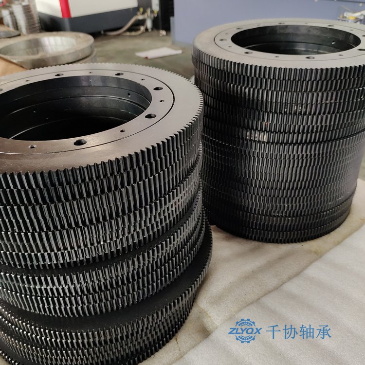 [ZLYQX]轉(zhuǎn)盤(pán)軸承底座的結(jié)構(gòu)是怎么設(shè)計(jì)的？